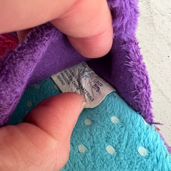 Girls House Slippers 8/9C The Children’s Place - Picture 3 of 3